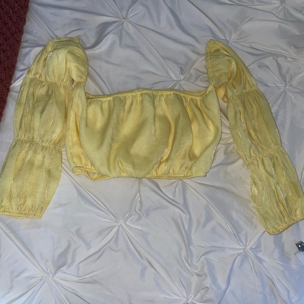 Yellow crop top💛